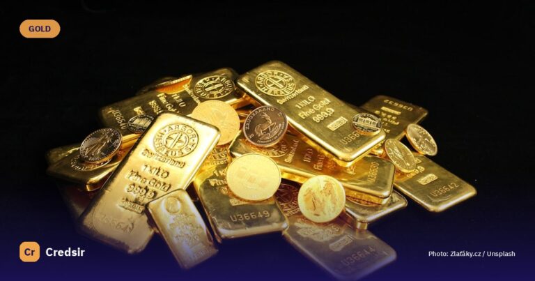 A pile of gold bars and coins on a black background — cover photo for Credsir’s Gold Rate Today in Kerala guide