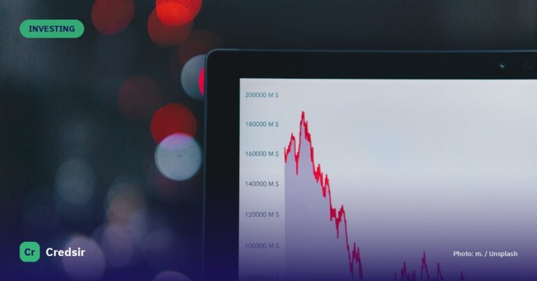 A computer screen with a red line on it — cover photo for Credsir’s How to Invest in Mutual Funds guide