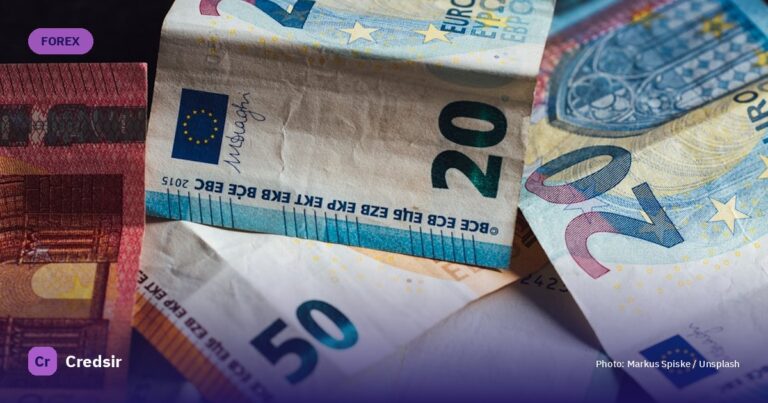 20 euro bill on white textile — cover photo for Credsir’s Best Forex Trading Apps guide