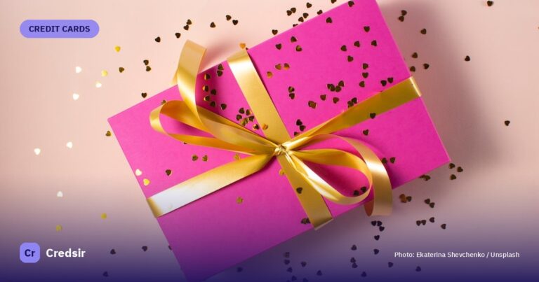 Wrapped gift box — cover photo for Credsir’s OneCard Credit Card guide