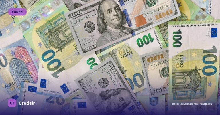 100 us dollar bill — cover photo for Credsir’s OMR to INR guide