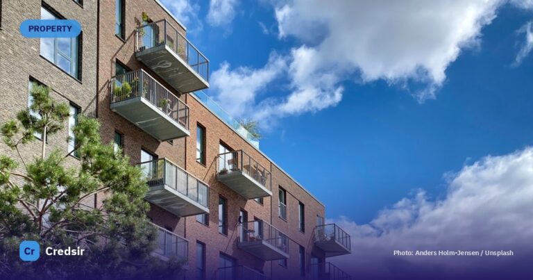Brown concrete building under blue sky during daytime — cover photo for Credsir’s MCD Property Tax Delhi guide