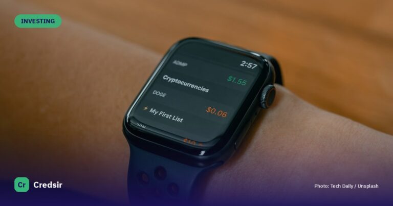 Black smart watch at 10 00 — cover photo for Credsir’s Best Trading Apps guide